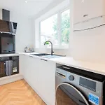 Modern Salford 3 Bedroom House, 3 Bathroom, Easy Manchester Access, Ideal For Contractors & Long Stays - Nordstay