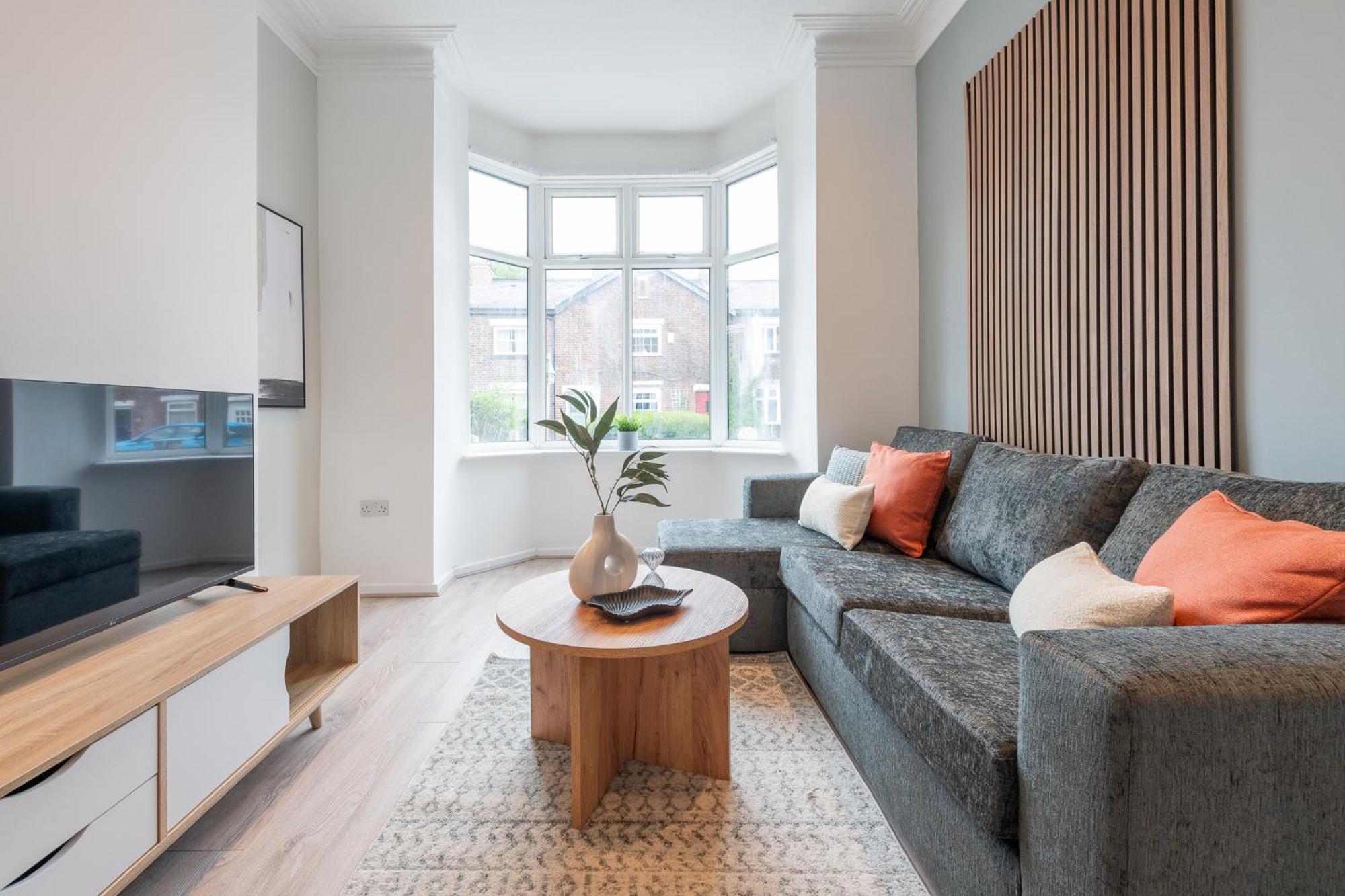 Modern Salford 3 Bedroom House, 3 Bathroom, Easy Access, Ideal For Contractors & Long - Nordstay Apartment